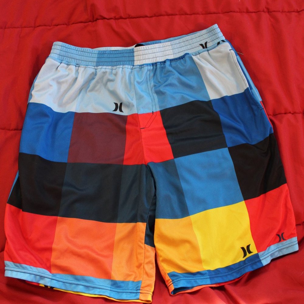 Hurley Men's Shorts Size Medium Colorful